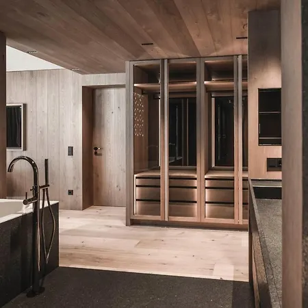 Luxury Alpurio 塞尔瓦迪加尔代纳山谷